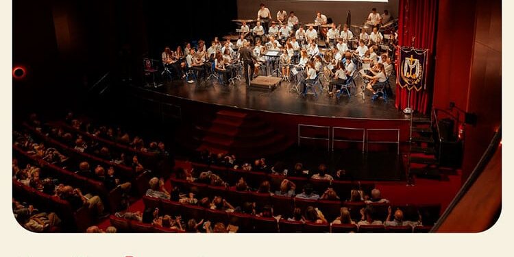 Inauguración en Gandía del 36º Encuentro Nacional de Cofradías Con un concierto en el Teatro Serrano