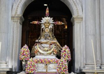 El pueblo de Granada late con la Patrona