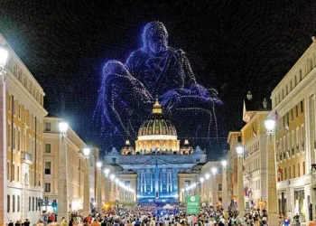 El Vaticano se ilumina con un espectáculo de drones en el histórico concierto “Grace for the World”, un hito histórico para el Vaticano