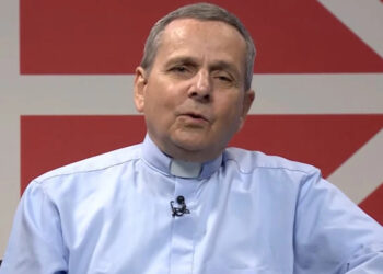 Primer intento de censura contra el sacerdote que se desmarcó de su diócesis por participar en el Orgullo Gay