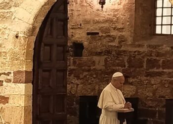El abrazo de Porziuncola: la oración silenciosa del Papa León XIV