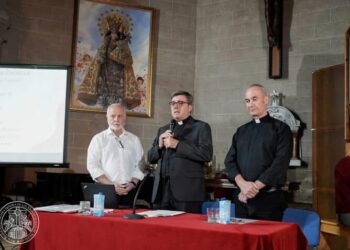 Catequesis preparatoria en la Basílica de la Virgen de Valencia, ante el inicio de la visita pastoral