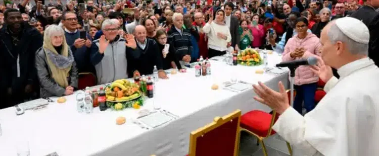 A la mesa con el Papa: donde el hambre se convierte en abrazo 