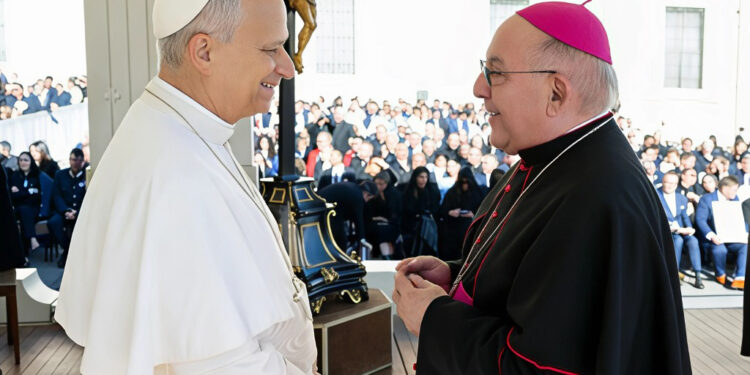 El Obispo D. Casimiro, recibido por el Papa León en la Audiencia General durante la Peregrinación Diocesana 1 El Obispo D. Casimiro, recibido por el Papa León en la Audiencia General durante la Peregrinación Diocesana
