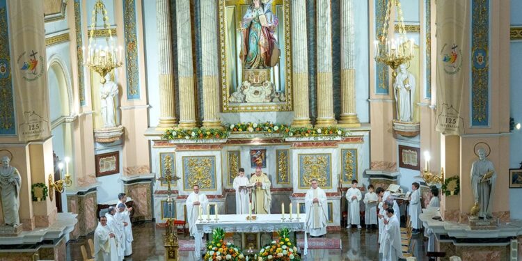 Villamarchante (Valencia) celebra el 125 aniversario de la dedicación y consagración de su iglesia, presidido por el Arzobispo Mons. Benavent