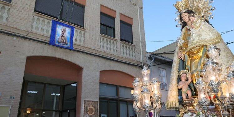 Benetússer recibe a la imagen peregrina de la Virgen de los Desamparados