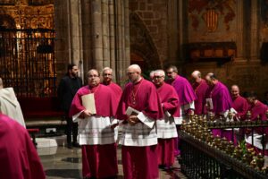 Cuatro nuevos canónigos toman posesión en la Catedral de Barcelona 2 escalacanongesnous