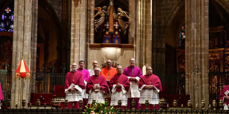 Cuatro nuevos canónigos toman posesión en la Catedral de Barcelona 1 Cuatro nuevos canónigos toman posesión en la Catedral de Barcelona