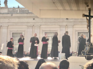 El Obispo D. Casimiro, recibido por el Papa León en la Audiencia General durante la Peregrinación Diocesana 3 unnamed 1 2048x1536 1