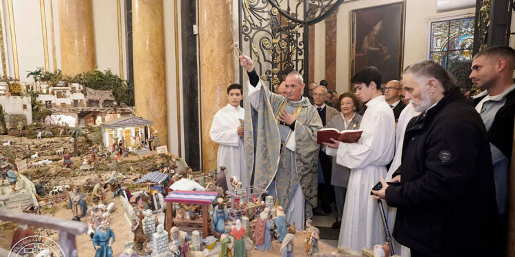 La Basílica de la Virgen de Valencia bendice su Belén, con figuras de más de cien años de antigüedad 1 La Basílica de la Virgen de Valencia bendice su Belén, con figuras de más de cien años de antigüedad