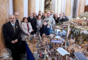 La Basílica de la Virgen de Valencia bendice su Belén, con figuras de más de cien años de antigüedad 2 Belen Basilica 3