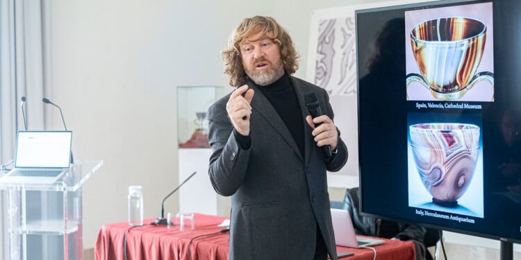 El experto italiano Dario del Bufalo asegura que el Santo Cáliz de Valencia se puede datar en el siglo I a.C