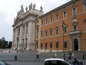 La Basílica de San Giovanni en Laterano se encuentra en la región del Monti y es la catedral de la diócesis de Roma 2 210SGiovanniLaterano