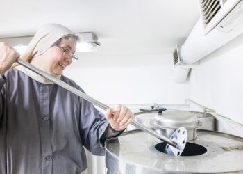 La abadía de San Vicente de Chantelle. Diez monjas benedictinas en un monasterio milenario