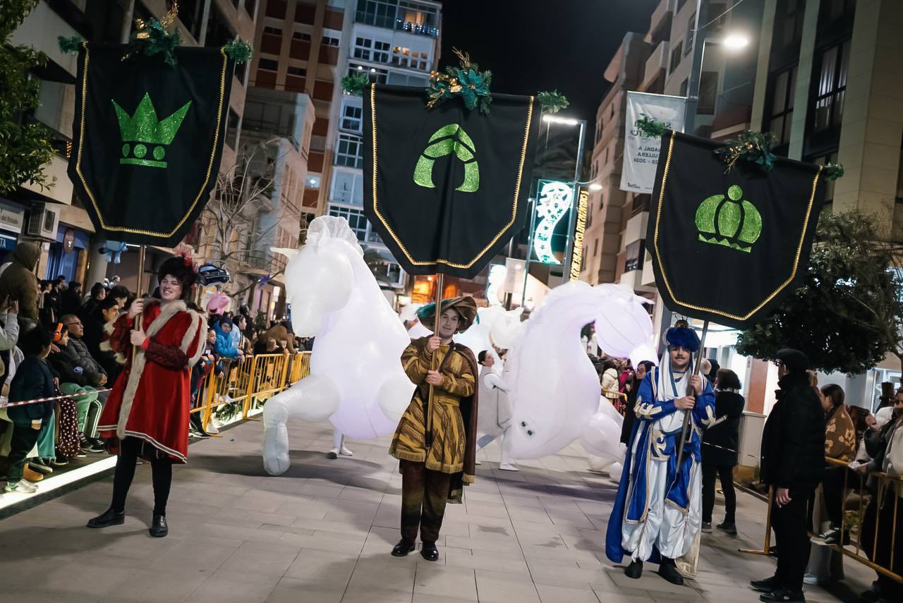 Cullera se rinde a los pies de Melchor, Gaspar y Baltasar 13 611644718 1263899172437748 2076220548991105171 n