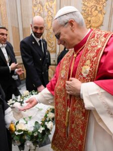 Presentan al Papa los corderos que serán bendecidos y cuya lana se utilizará para confeccionar los palios 2 616843325 1210619884577125 1469168745009012458 n