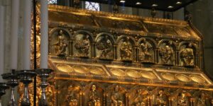 Este es el lugar donde se encuentran las tumbas de los Reyes Magos 3 Relicario de los tres Reyes Magos