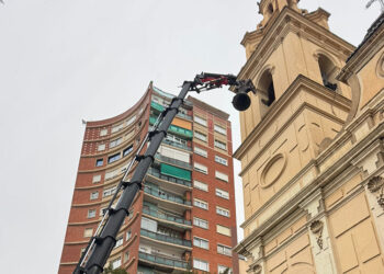 Bajan las campanas de la iglesia de El Salvador y Santa Mónica de Valencia para iniciar un proceso de restauración 2 Bajan las campanas de la iglesia de El Salvador y Santa Mónica de Valencia para iniciar un proceso de restauración