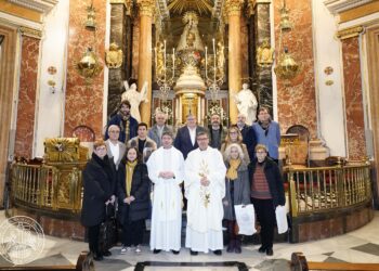La Basílica de Valencia recibe la visita de representantes del Monasterio de Montserrat