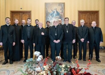 El Arzobispo de Valencia recibe a los sacerdotes valencianos residentes en Roma con motivo de la Navidad