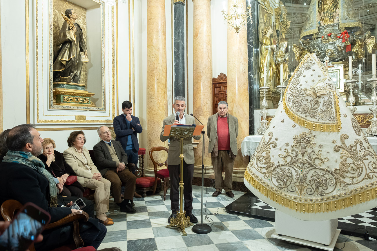 Restauran el manto con el que la imagen de la Virgen de los Desamparados regresó a su Basílica en 1939 4 manto virgen restaurado vgutierrezVLC 20260130 27