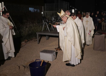 El Arzobispo preside la bendición de la primera piedra del nuevo templo de la parroquia San Juan Bosco de Torrent